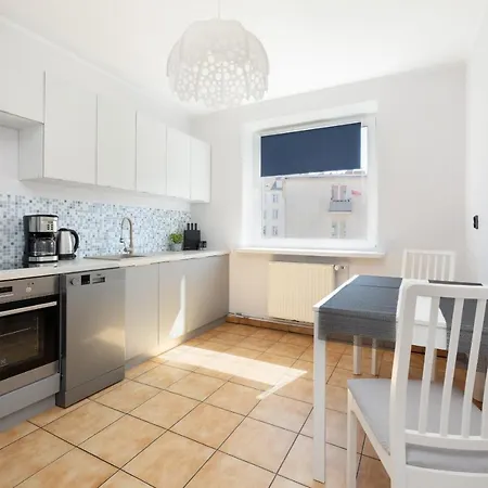 Zrodlana Two-bedroom With Balcony By Renters Kolobrzeg