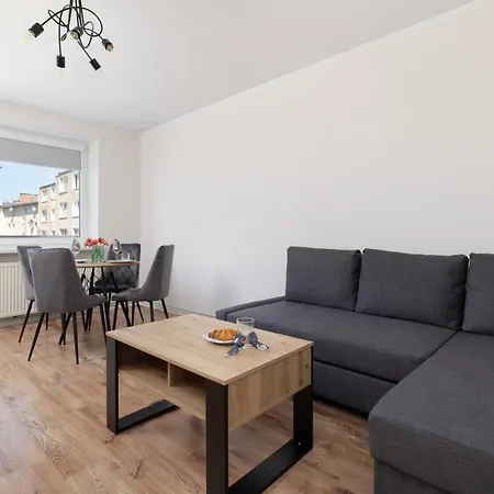 Apartamento źródlana Two-bedroom With Balcony By Renters