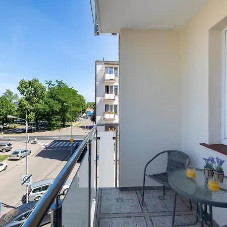 Zrodlana Two-bedroom With Balcony By Renters
