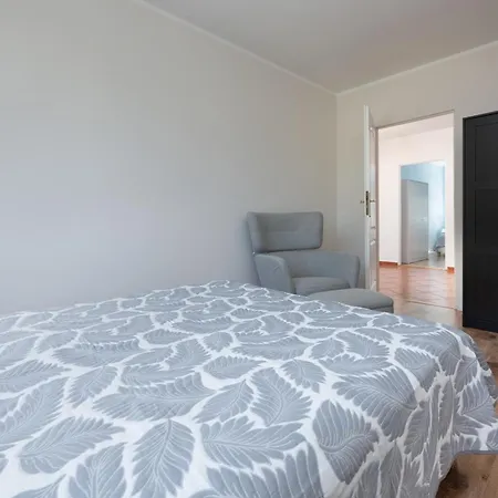 Zrodlana Two-bedroom With Balcony By Renters Apartment