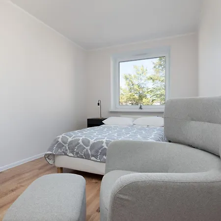 Zrodlana Two-bedroom With Balcony By Renters Apartment