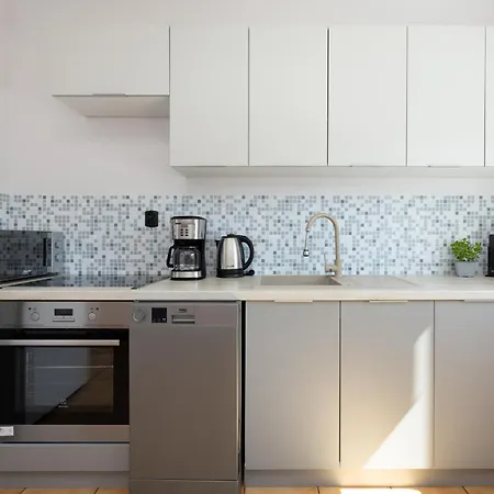 Zrodlana Two-bedroom With Balcony By Renters Apartment