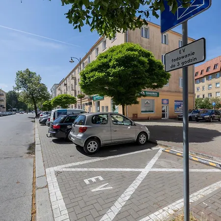 Zrodlana Two-bedroom With Balcony By Renters Apartment