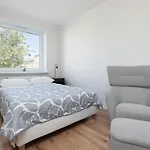 Zrodlana Two-bedroom With Balcony By Renters Appartamento Kołobrzeg