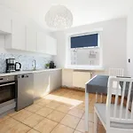 Zrodlana Two-bedroom With Balcony By Renters Kołobrzeg