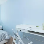Zrodlana Two-bedroom With Balcony By Renters Appartamento *