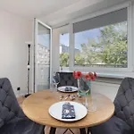 Appartamento Zrodlana Two-bedroom With Balcony By Renters Kołobrzeg