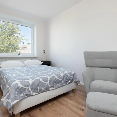 Zrodlana Two-bedroom With Balcony By Renters Appartement Kołobrzeg
