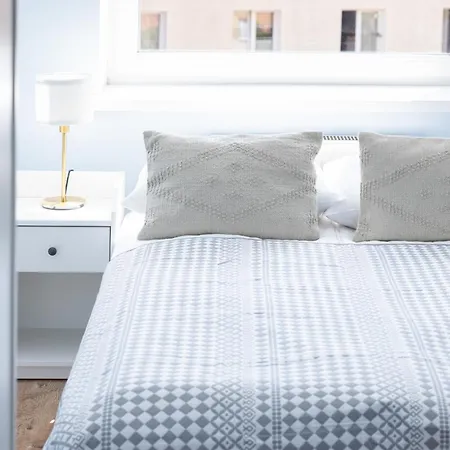 شقة Zrodlana Two-bedroom With Balcony By Renters *