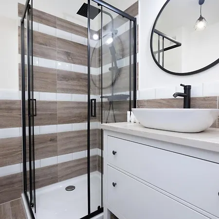 Zrodlana Two-bedroom With Balcony By Renters *