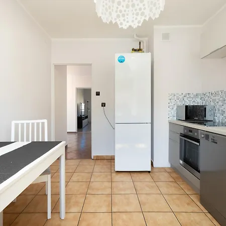 Zrodlana Two-bedroom With Balcony By Renters Appartement