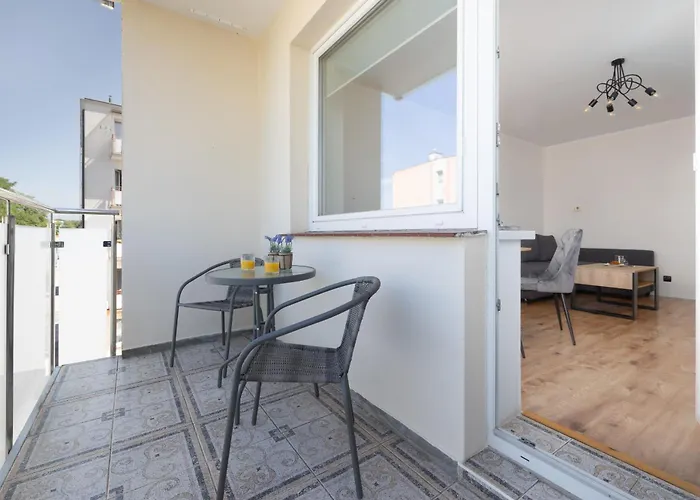 źródlana Two-bedroom With Balcony By Renters Apartament